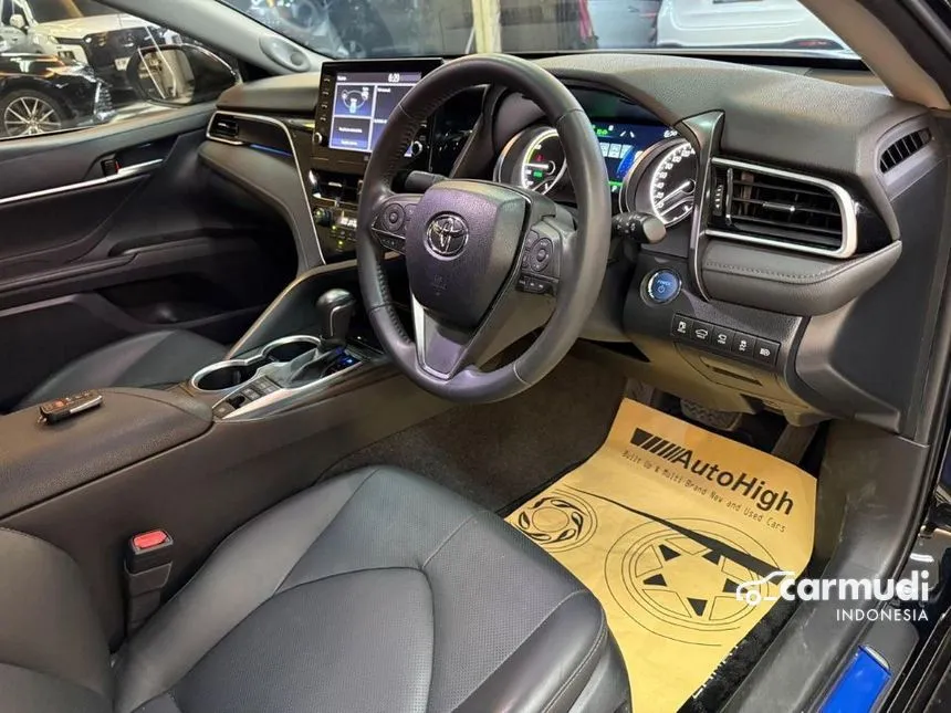 2022 Toyota Camry Hybrid Sedan