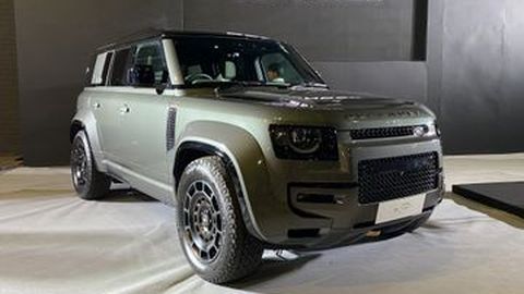 Dari Nol ke 100 Km/Jam dalam 4 Detik, Inilah Defender OCTA SUV Paling Powerfull dari Land Rover!