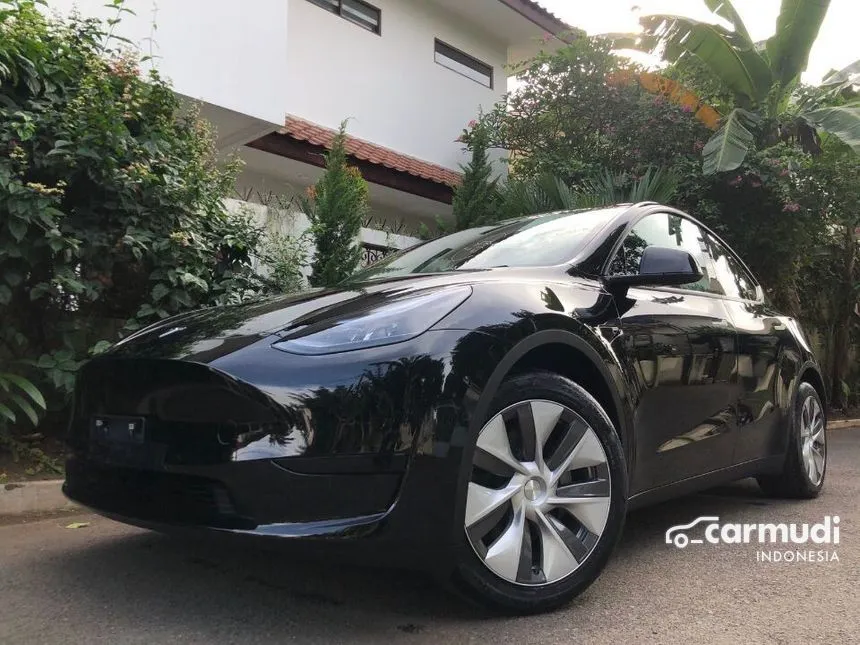 2022 Tesla Model Y Standard Range Wagon