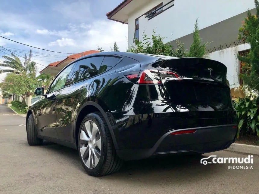 2022 Tesla Model Y Standard Range Wagon