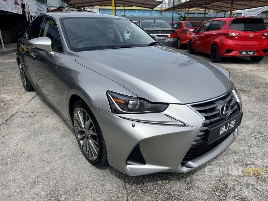 2017 Lexus IS 200t Luxury Sedan
