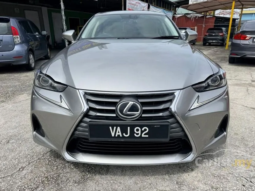 2017 Lexus IS 200t Luxury Sedan
