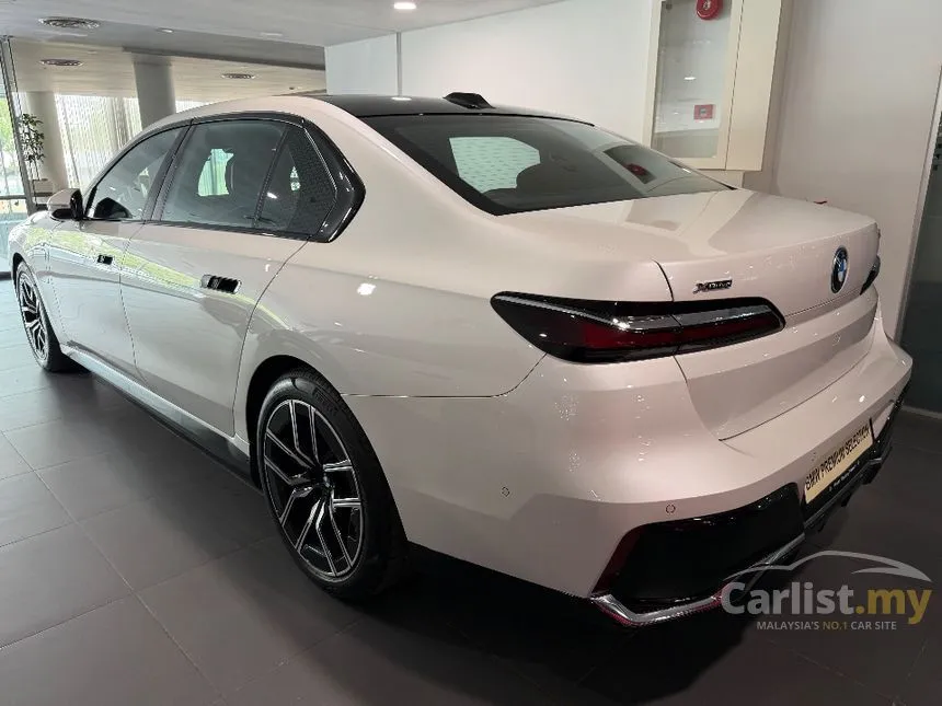 2025 BMW 750e xDrive M Sport Pure Excellence Sedan