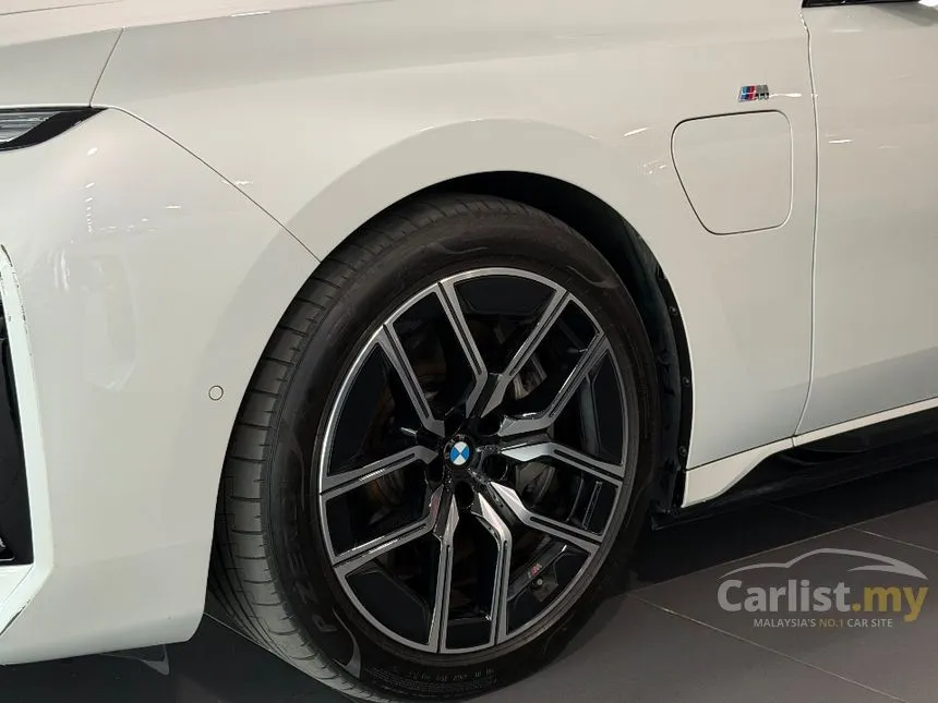 2025 BMW 750e xDrive M Sport Pure Excellence Sedan