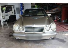 1998 Mercedes-Benz E200 2.0 Sedan (A)