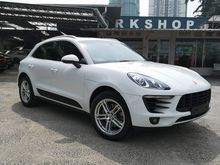 2016 Porsche Macan 2.0 with Sport Chrono P-Roof Bose Sound System