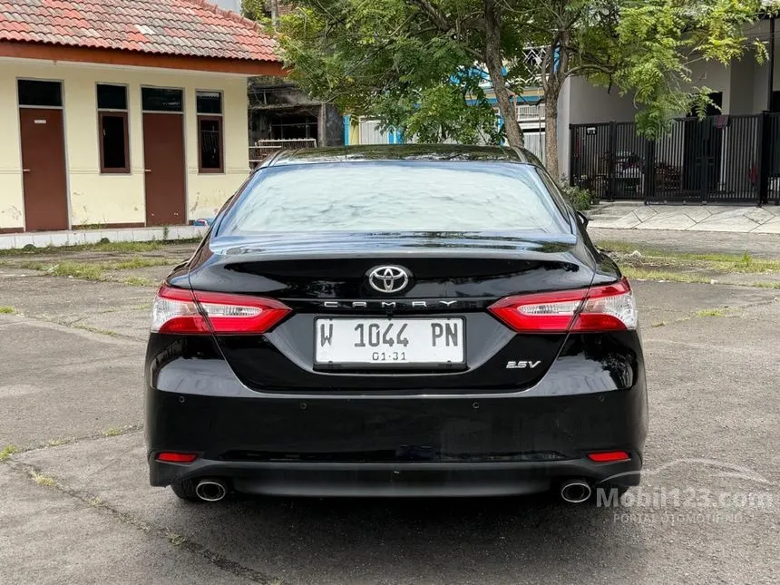2019 Toyota Camry V Sedan