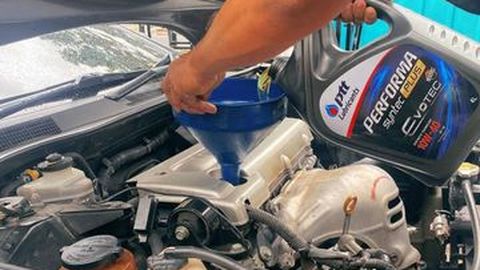 Jangan Telat Ganti Oli Mesin Mobil atau Motor, Efeknya Bisa Parah!