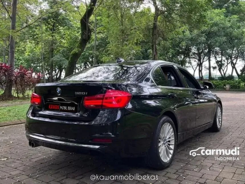 2019 BMW 320i Luxury Sedan