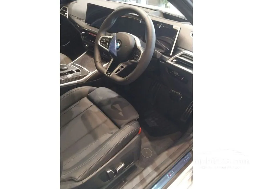 2025 BMW 330i M Sport Pro Sedan