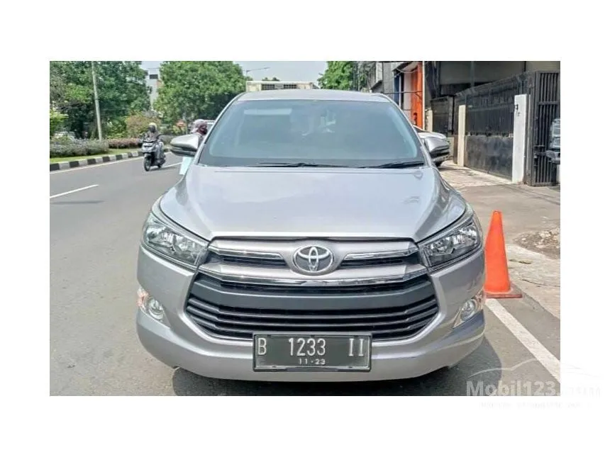 Jual Mobil Toyota Kijang Innova 2018 G 2.4 di Jawa Barat Automatic MPV Silver Rp 300.000.000