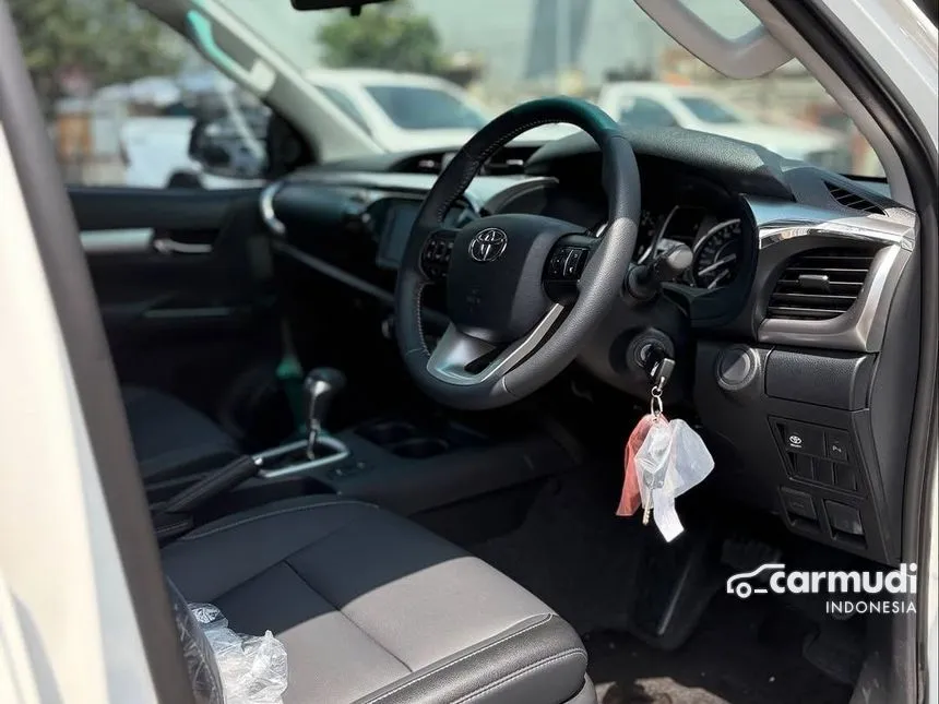 2025 Toyota Hilux V Pickup