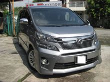 12/17 Toyota Vellfire 2.4 Z MPV (A) New Facelift 7 Seaters 2 Power Doors ZG Steering and Interior Trim Rare Medium Silver Condition Like New