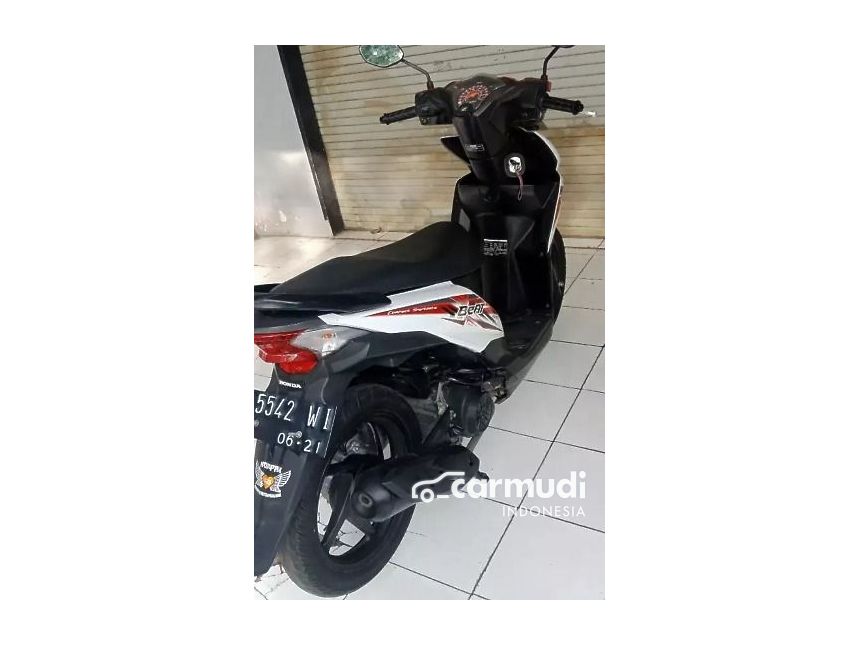 Jual Motor Honda Beat 2011 0.1 di Indonesia (Lainnya) Automatic Putih