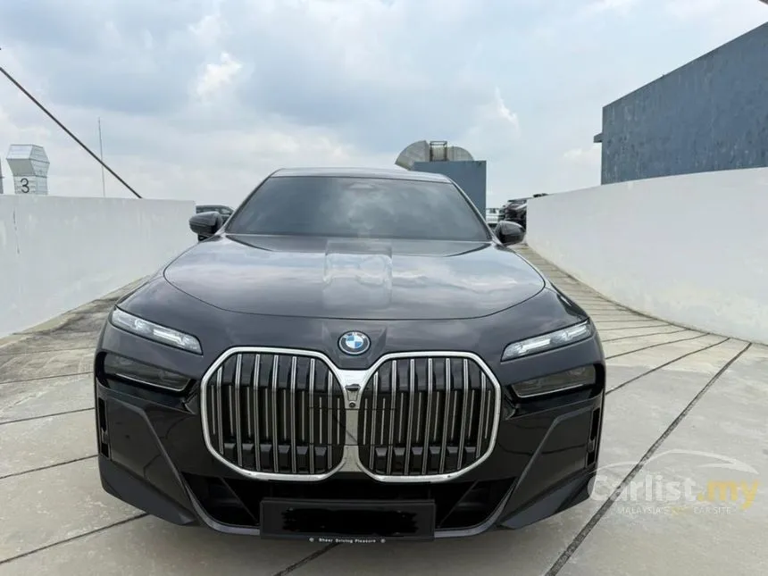 2025 BMW 750e xDrive M Sport Pure Excellence Sedan
