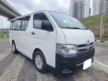 2011 Toyota Hiace 2.5 (M) Low Roof Window Van 14 Seat