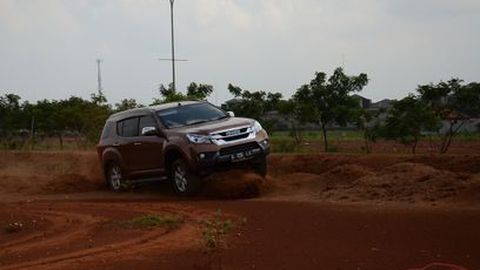 Review Isuzu MU-X