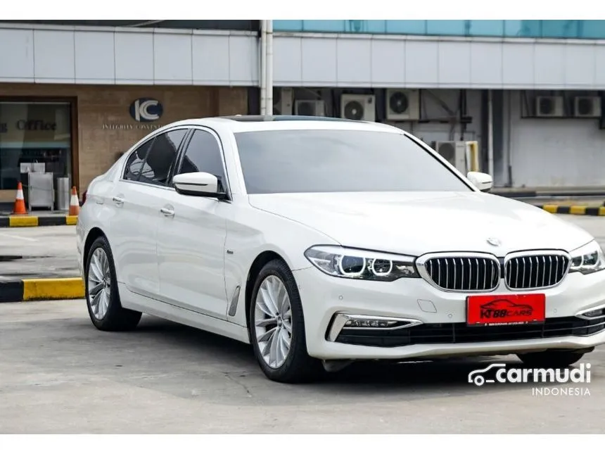 2018 BMW 530i Luxury Sedan