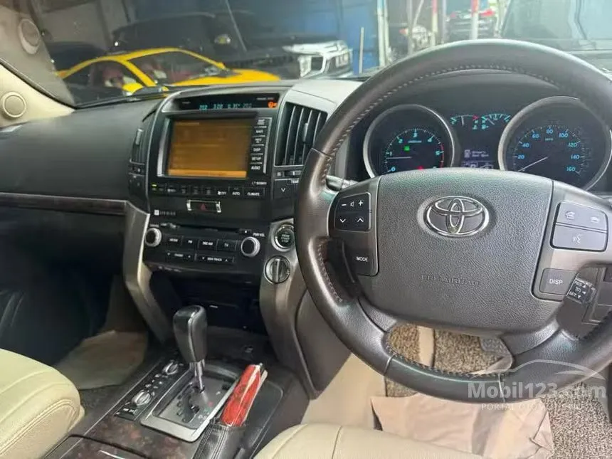 2011 Toyota Land Cruiser 200 Standard spec SUV