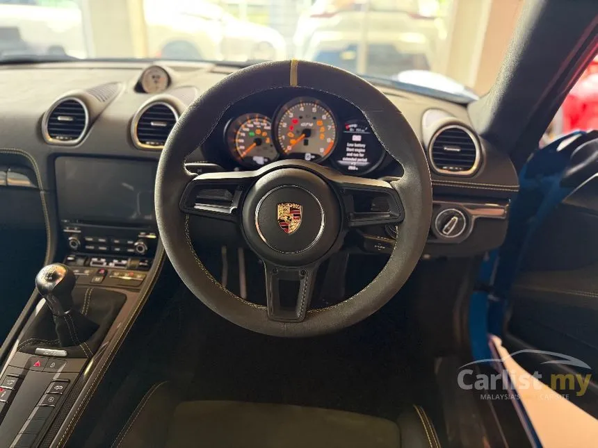 2022 Porsche 718 Cayman GT4 Coupe