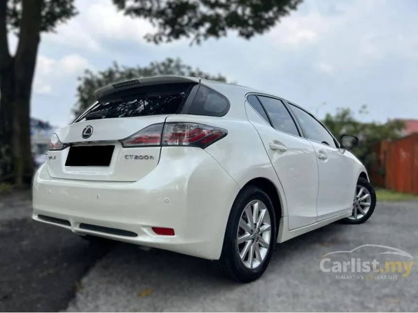 2011 Lexus CT200h Luxury Hatchback