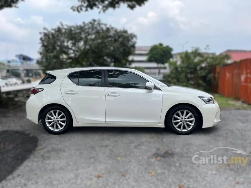 2011 Lexus CT200h Luxury Hatchback