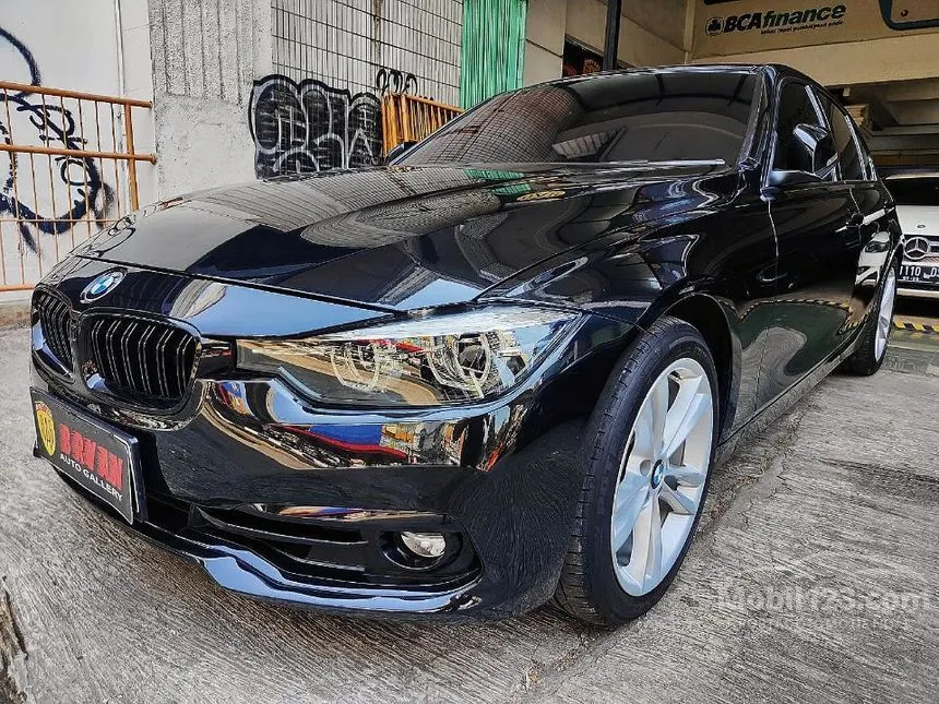Jual Mobil BMW 320i 2019 Sport Shadow Edition 2.0 di DKI Jakarta Automatic Sedan Hitam Rp 445.000.999