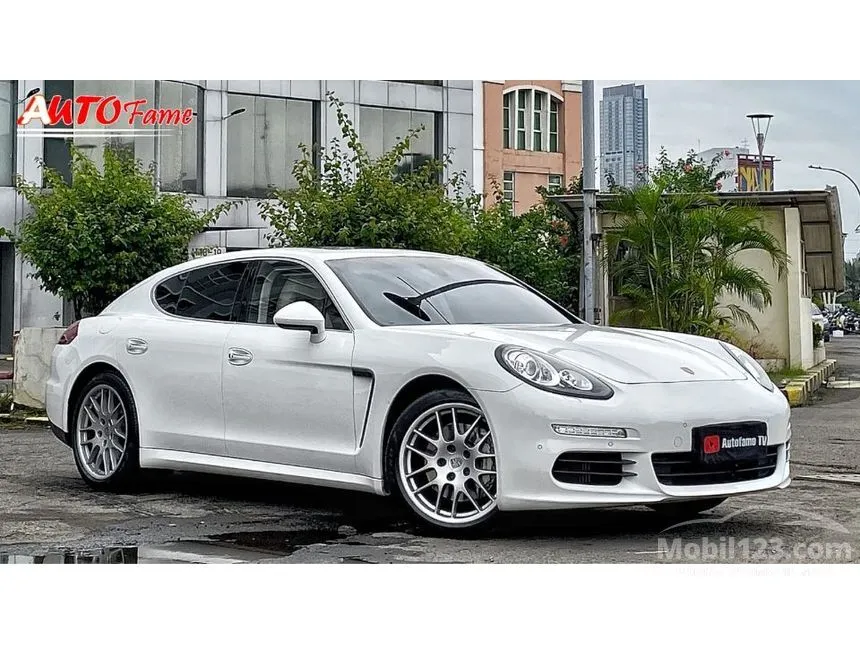2015 Porsche Panamera S Hatchback