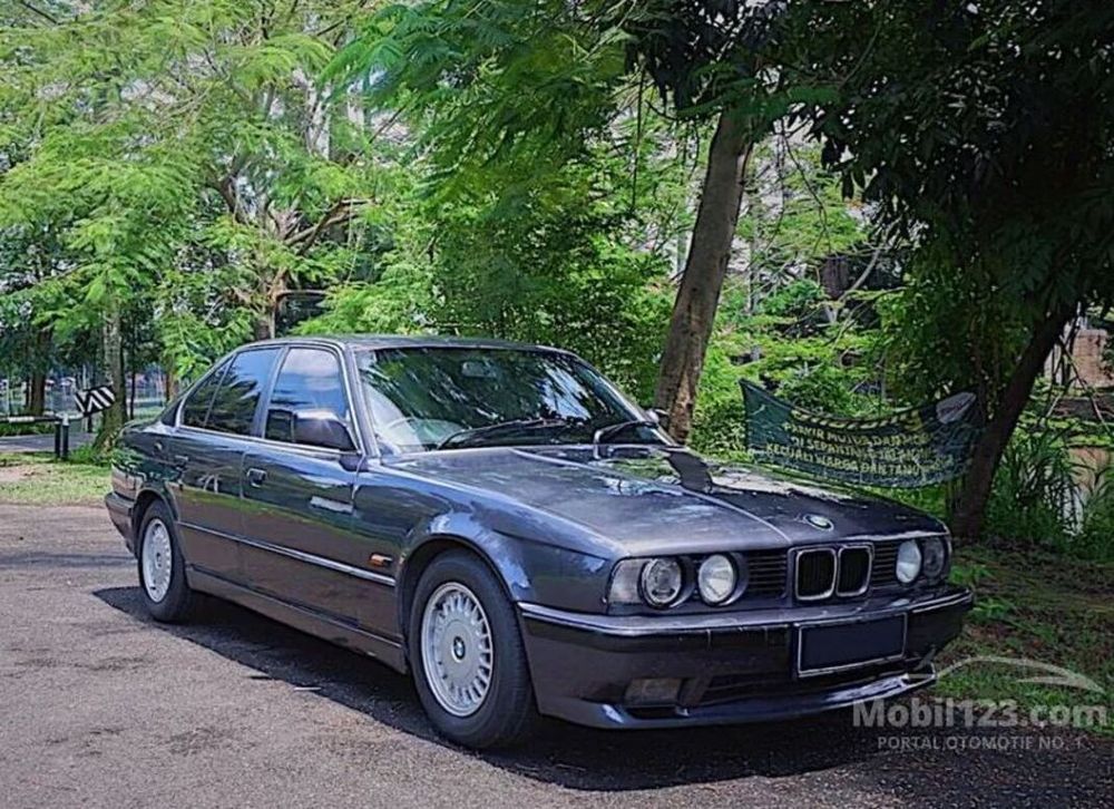 Sedan Bekas Rp 40 Jutaan, Tetap Mewah Meski Murah - Mobil Bekas | Mobil123