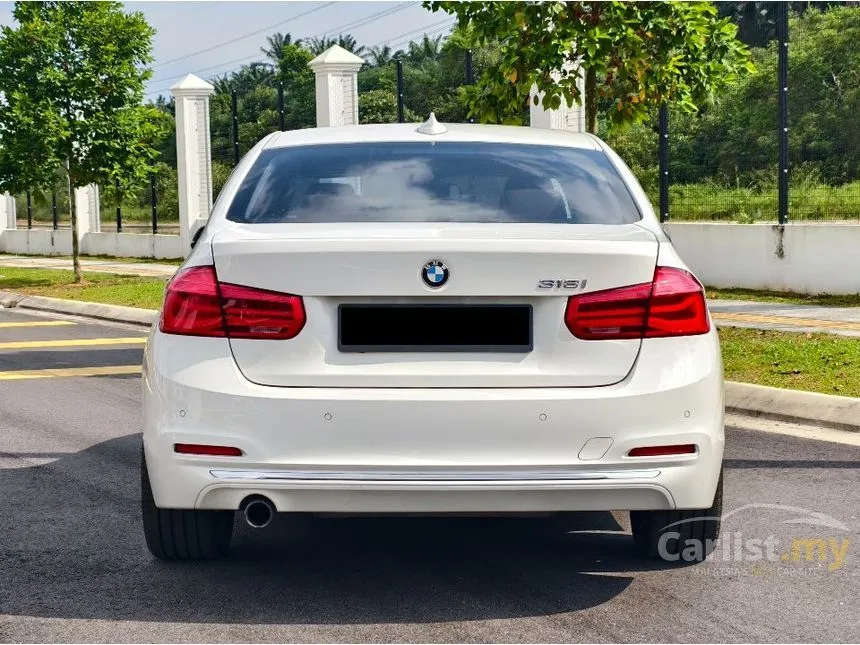 2016 BMW 318i Luxury Sedan