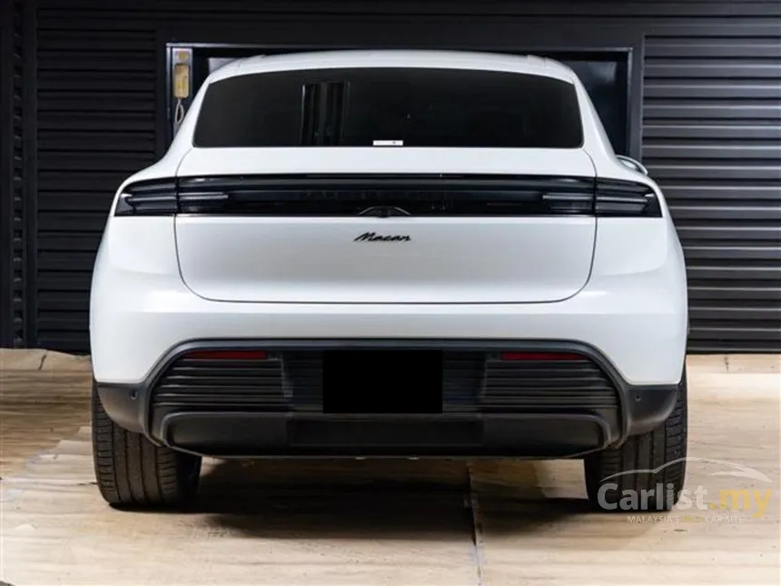 2025 Porsche Macan SUV