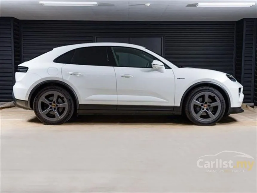 2025 Porsche Macan SUV