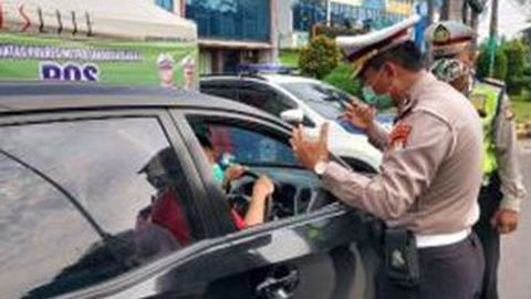 Hari Pertama PSBB DKI, Banyak Mobil Tak Patuhi Pembatasan Penumpang