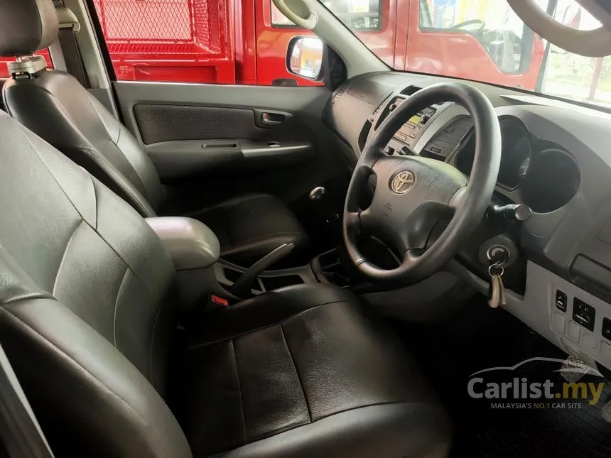 2011 Toyota Hilux G Pickup Truck