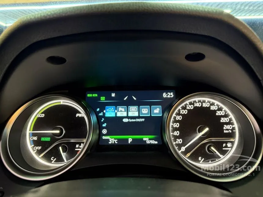 2022 Toyota Camry Hybrid Sedan