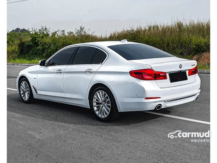 2018 BMW 530i Luxury Sedan