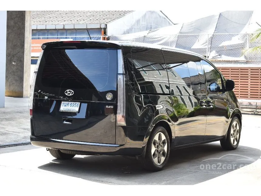 2021 Hyundai Staria SEL Van
