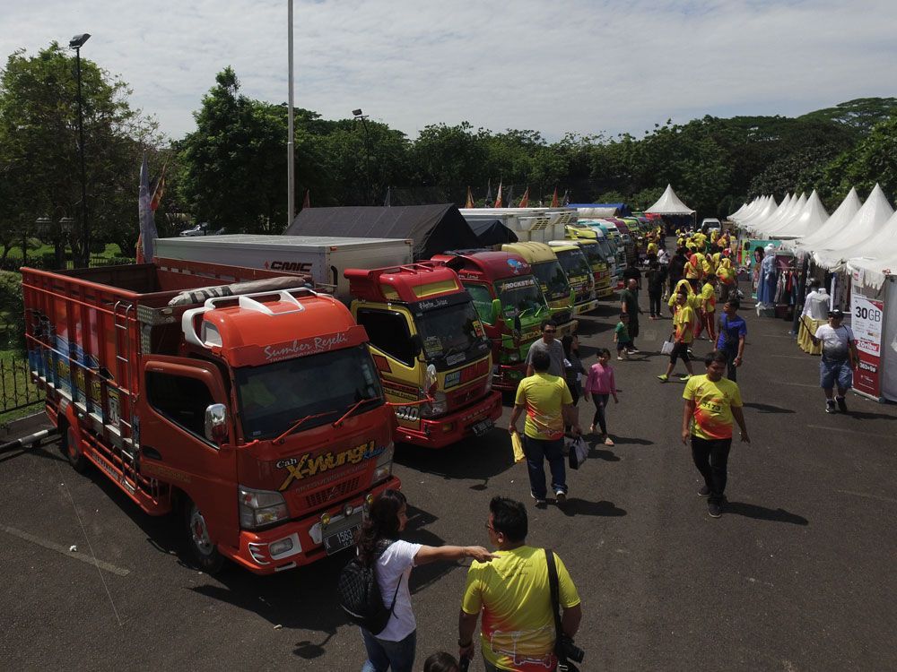 Fuso Rayakan Unit ke 1 juta dengan Cara Unik