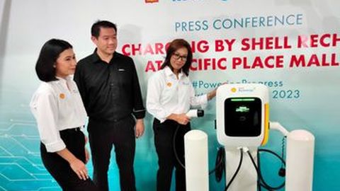 Shell Sediakan Tempat Cas Mobil Listrik di Mal Mewah