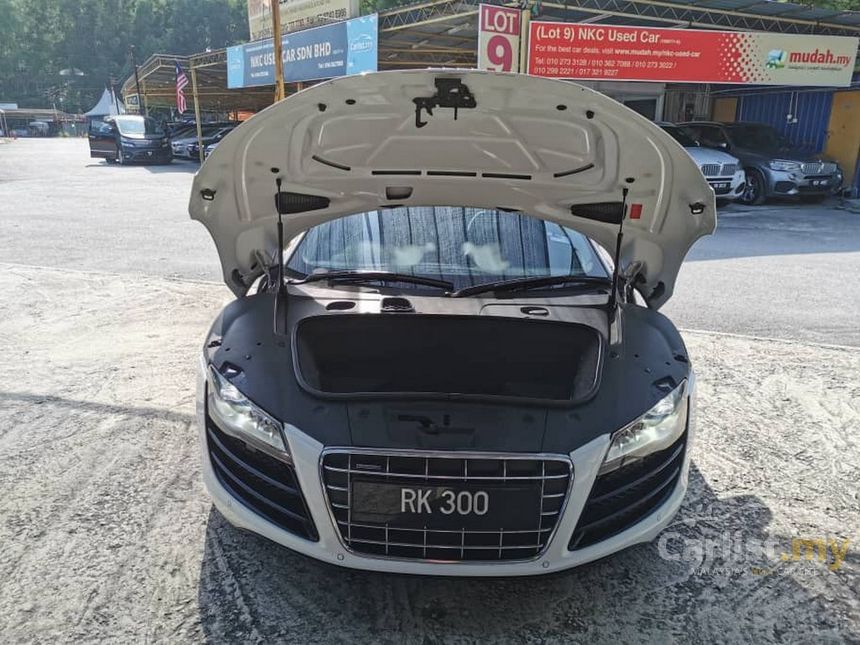 Audi R8 2012 FSI Quattro 5.2 in Selangor Automatic Coupe White for 