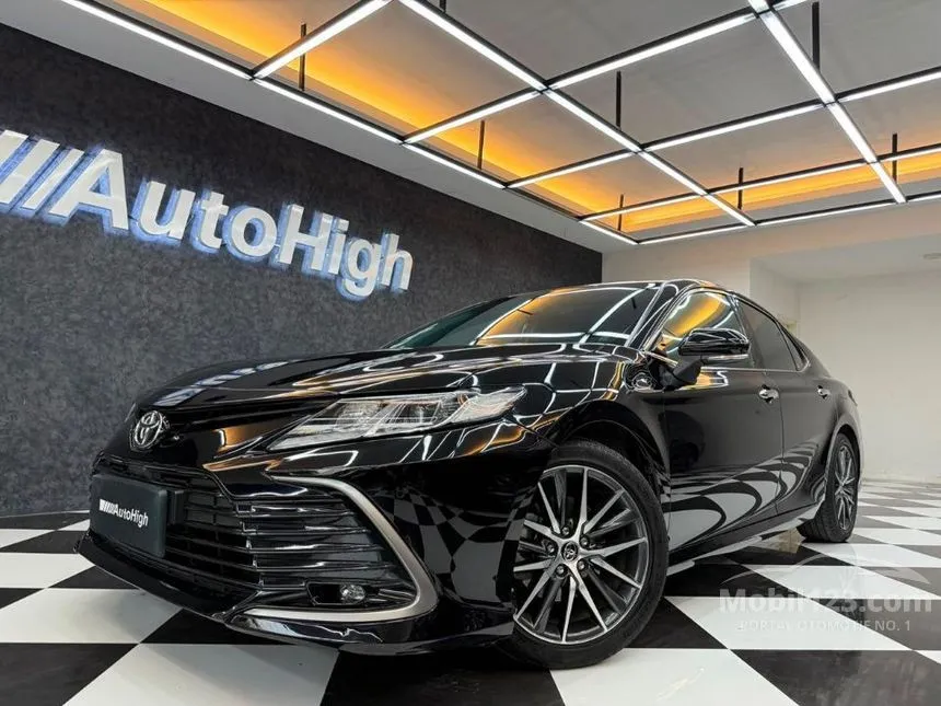 2022 Toyota Camry V Sedan