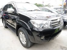 2010 Toyota Fortuner 2.5 G SUV -- WELL MAINTAINED --