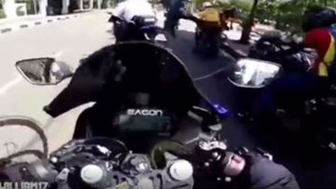 Terobos Pengamanan, Rombongan Motor Ditendang Paspampres