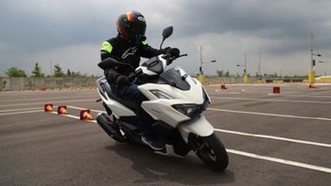 Meluncur di Tanggal ‘Cantik’, Ini Harga & Spesifikasi Honda Vario 160