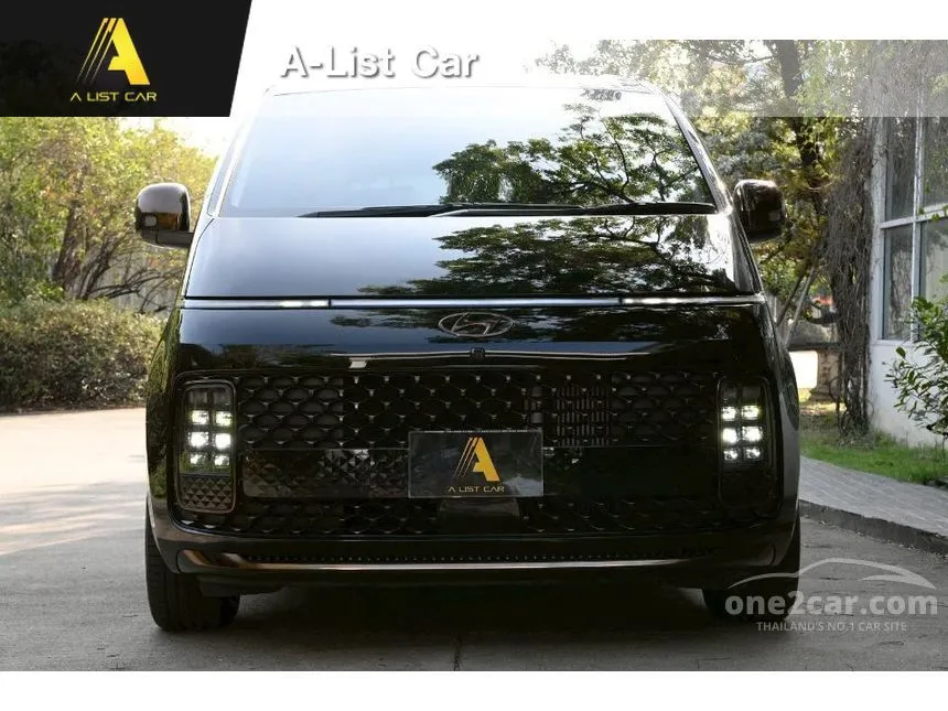 2024 Hyundai Staria Premium with sunroof Van