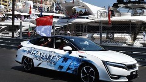 Pangeran Albert Kendarai Honda Clarity Fuel Cell di Monaco