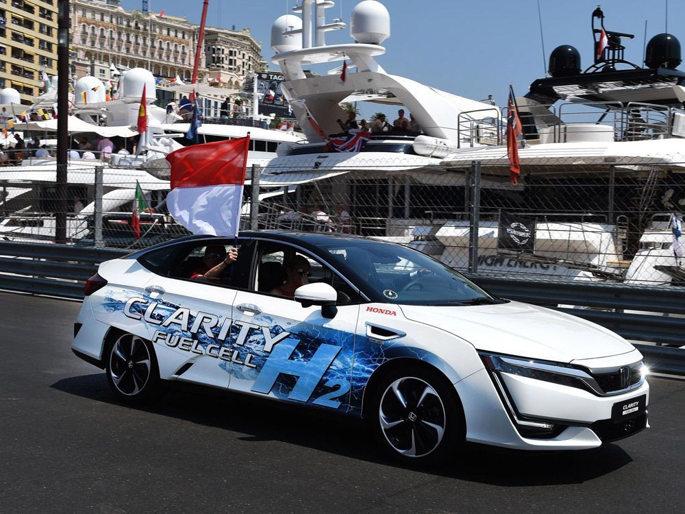 Pangeran Albert Kendarai Honda Clarity Fuel Cell di Monaco