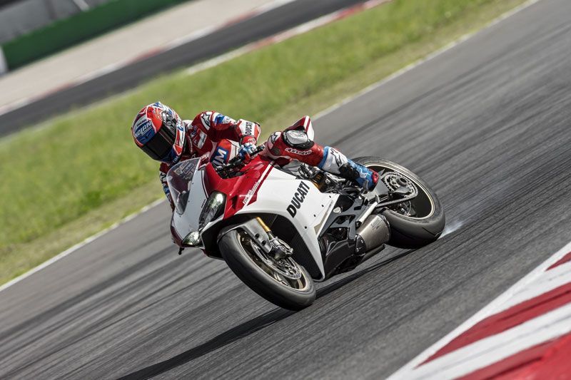Casey Stoner Rilis Ducati 1299 Panigale Edition 1