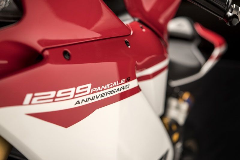 Casey Stoner Rilis Ducati 1299 Panigale Edition 5