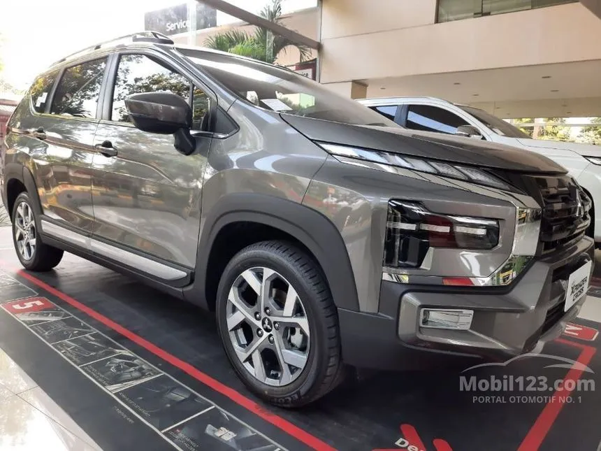 Jual Mobil Mitsubishi Xpander 2024 CROSS Premium Package 1.5 di Jawa Tengah Automatic Wagon Abu